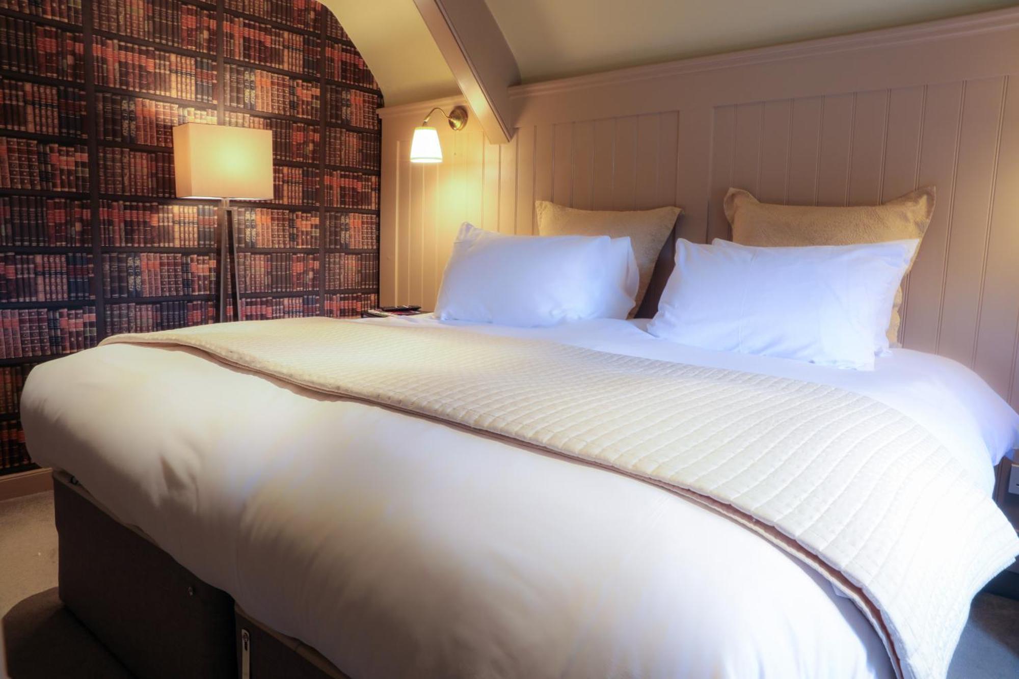 The Kingsbury 7Even 8Ight Bed & Breakfast Marlborough Room photo