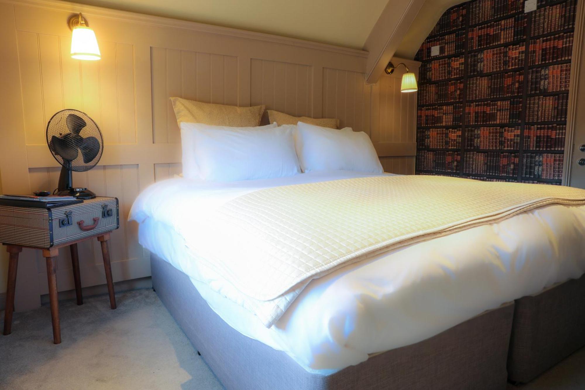 The Kingsbury 7Even 8Ight Bed & Breakfast Marlborough Room photo